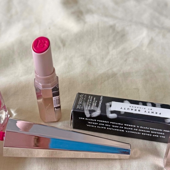 7 LIPSTICKS & LILLY PULITZER COSMETIC BAG, KAT VON D, FENTY BEAUTY, NEW NEVER - Picture 4 of 6